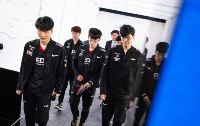 更像是在为 更像是在为