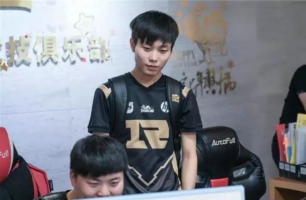 帕罗特用两